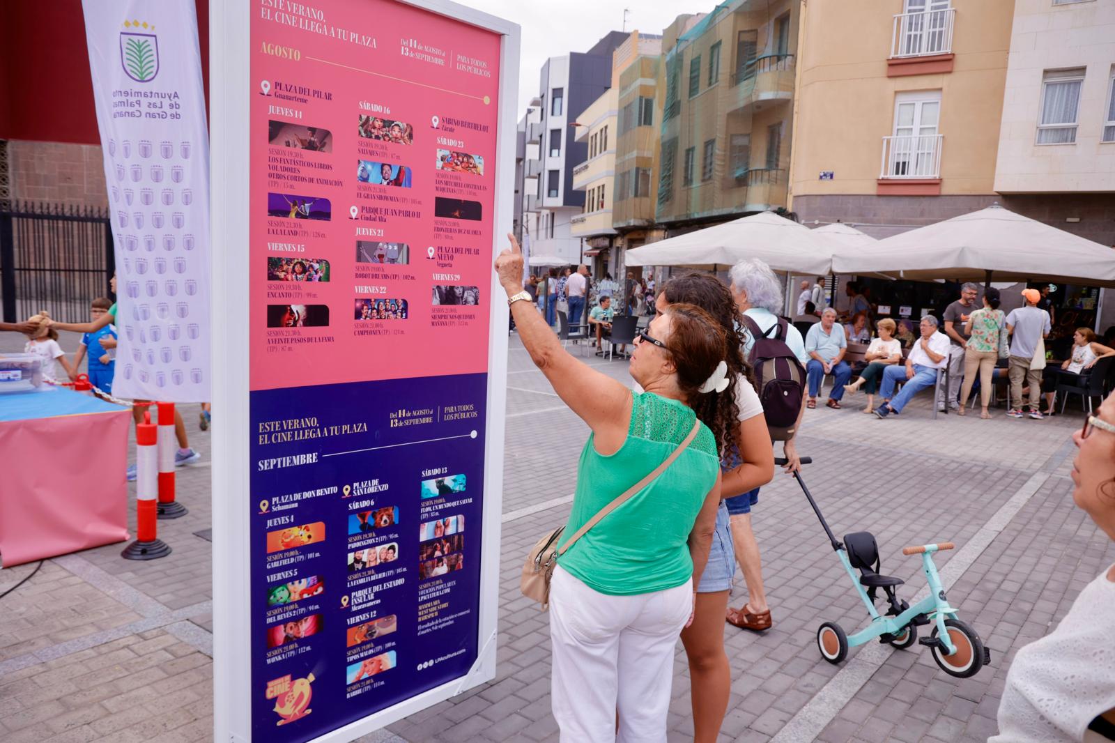 El &#039;Cine de Verano&#039; llena la Plaza del Pilar en Guanarteme