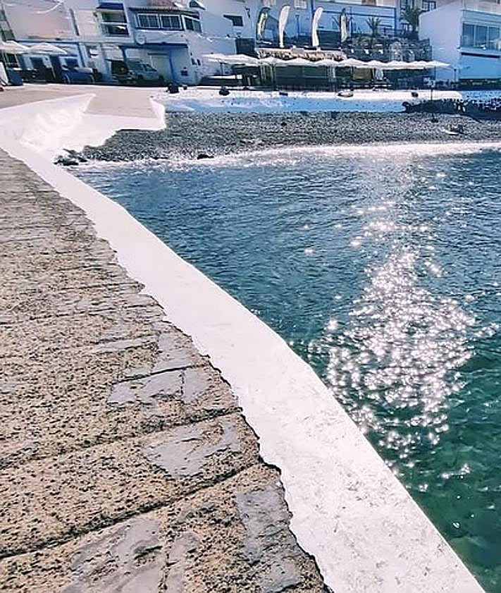 Imagen secundaria 2 - El Muellito y alrededores ya están preparados para los actos festivos.