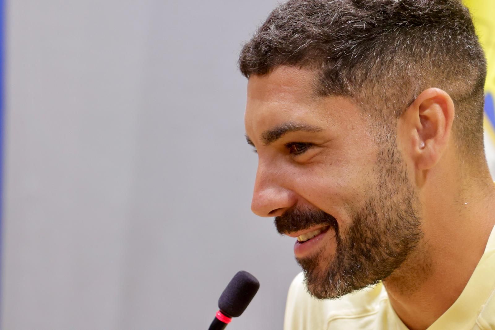 El jugador de la UD Las Palmas, Álex Suárez, en rueda de prensa.
