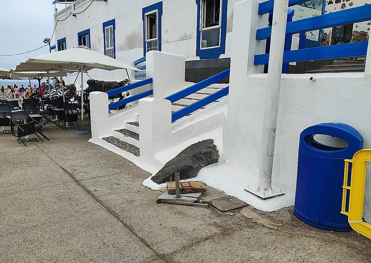 Imagen secundaria 1 - El Muellito y alrededores ya están preparados para los actos festivos.