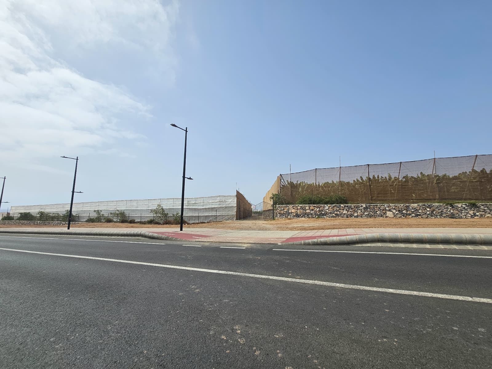 Nueva zona de aparcamientos en la carretera de Melenara.