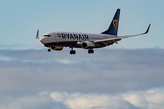 Avión de Ryanair en un vuelo comercial