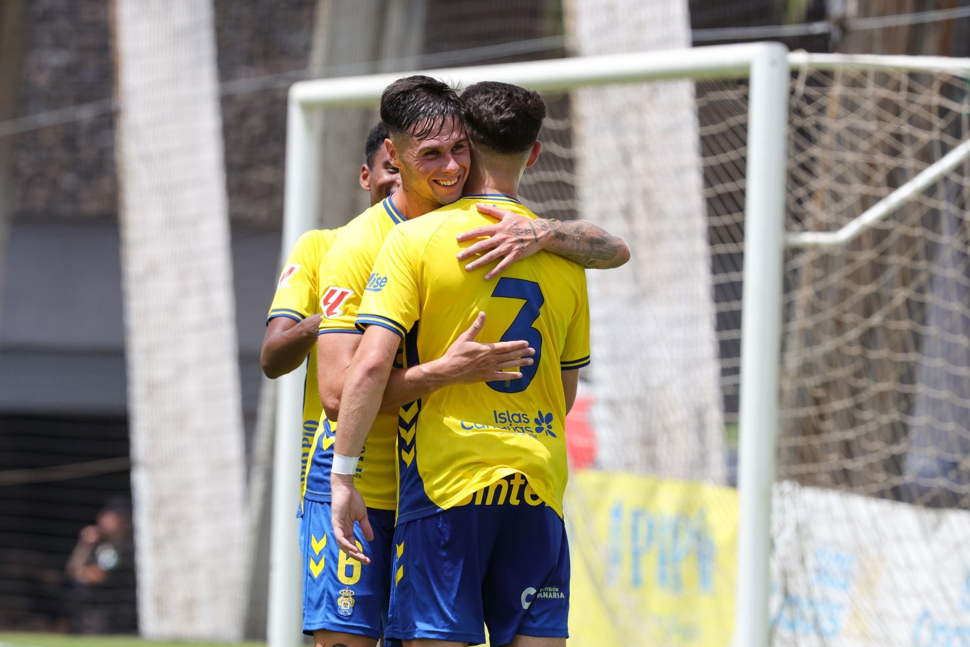 Imagen secundaria 1 - Manu Fuster, Sergio Barcia y Mika Mármol apuntan al once titular.