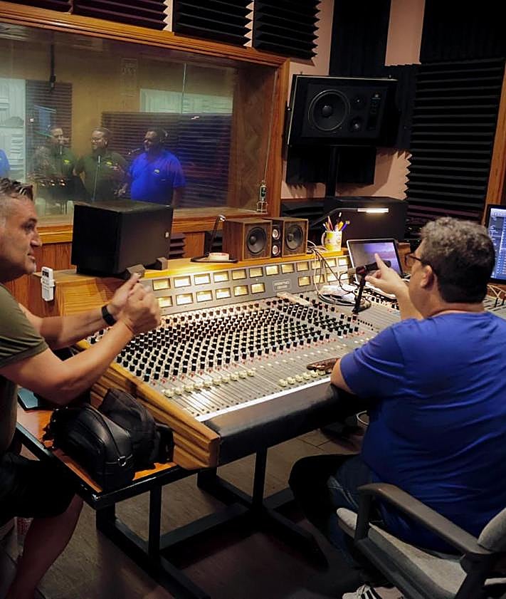 Imagen secundaria 2 - El inequívoco &#039;Ra, ra, ra&#039; se moderniza y entra en el siglo XXI