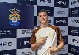Lukovic ya luce el escudo de la UD y sus ilusiones por estrenar.