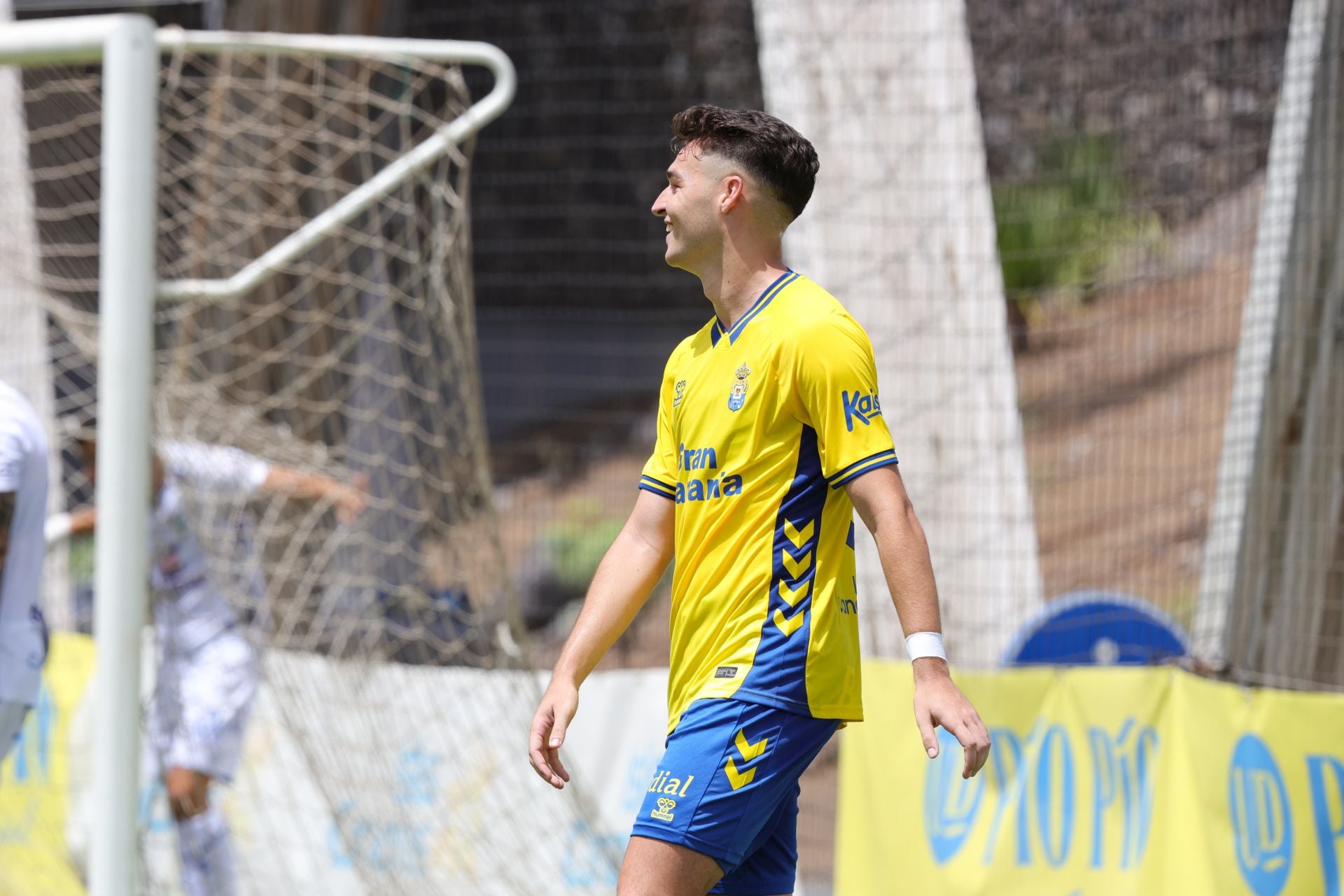 Imagen secundaria 2 - Manu Fuster, Sergio Barcia y Mika Mármol apuntan al once titular.