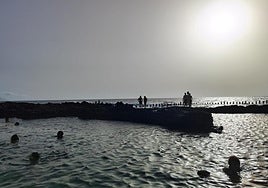 Imagen reciente de una tarde calimosa en las piscinas de Agaete.