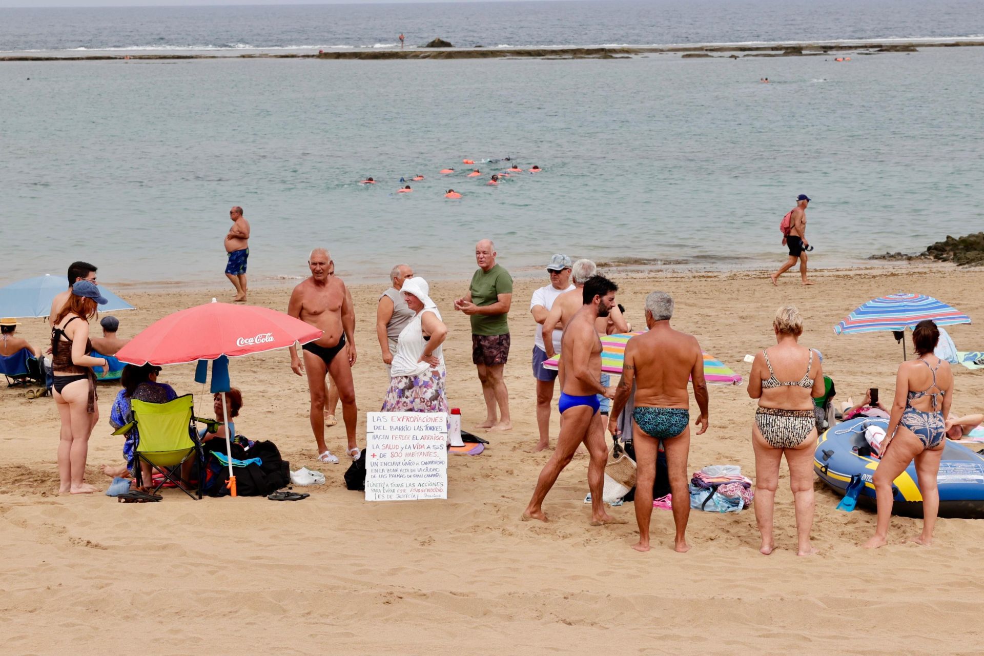 Las Torres hace visible su indignación en Las Canteras