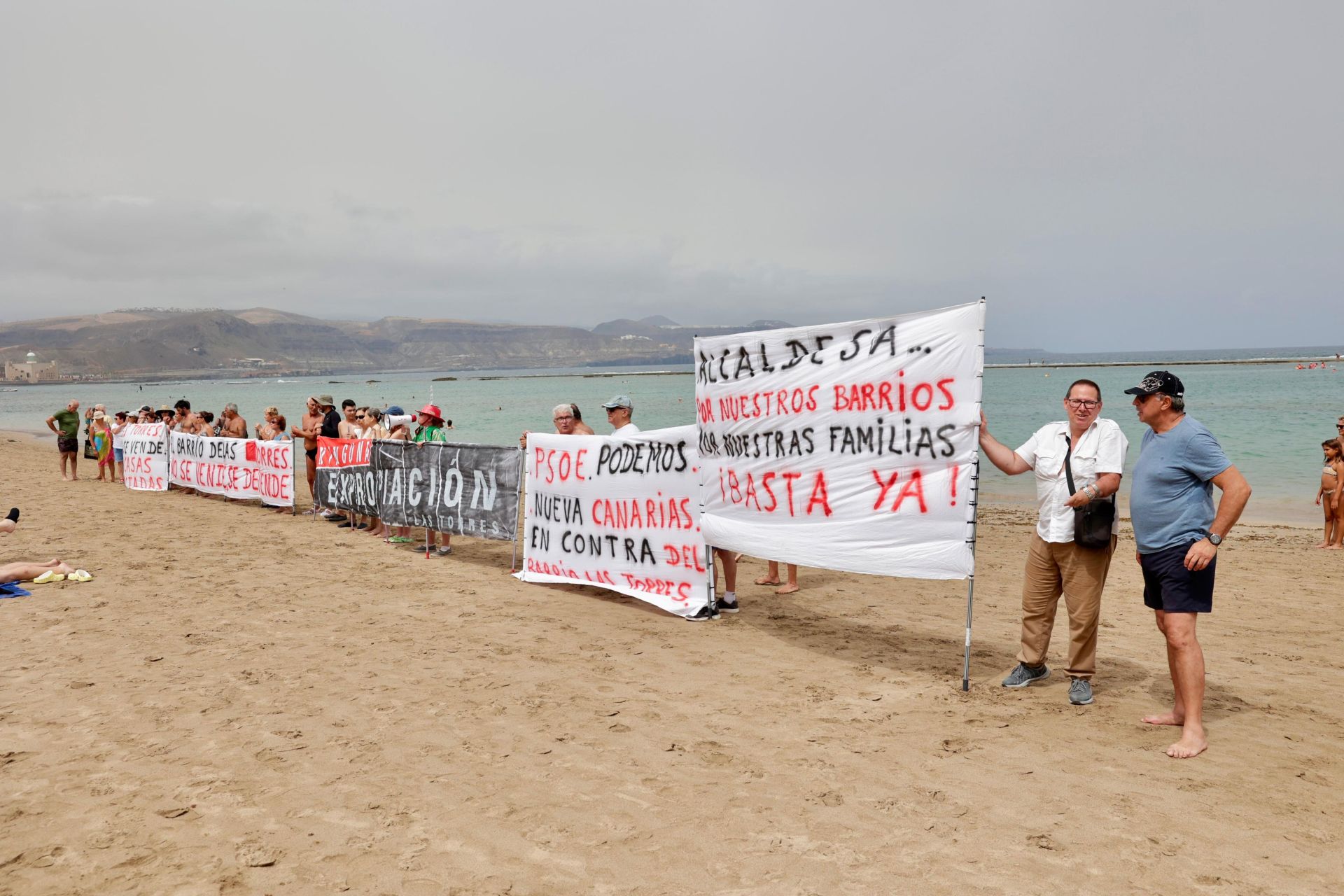 Las Torres hace visible su indignación en Las Canteras