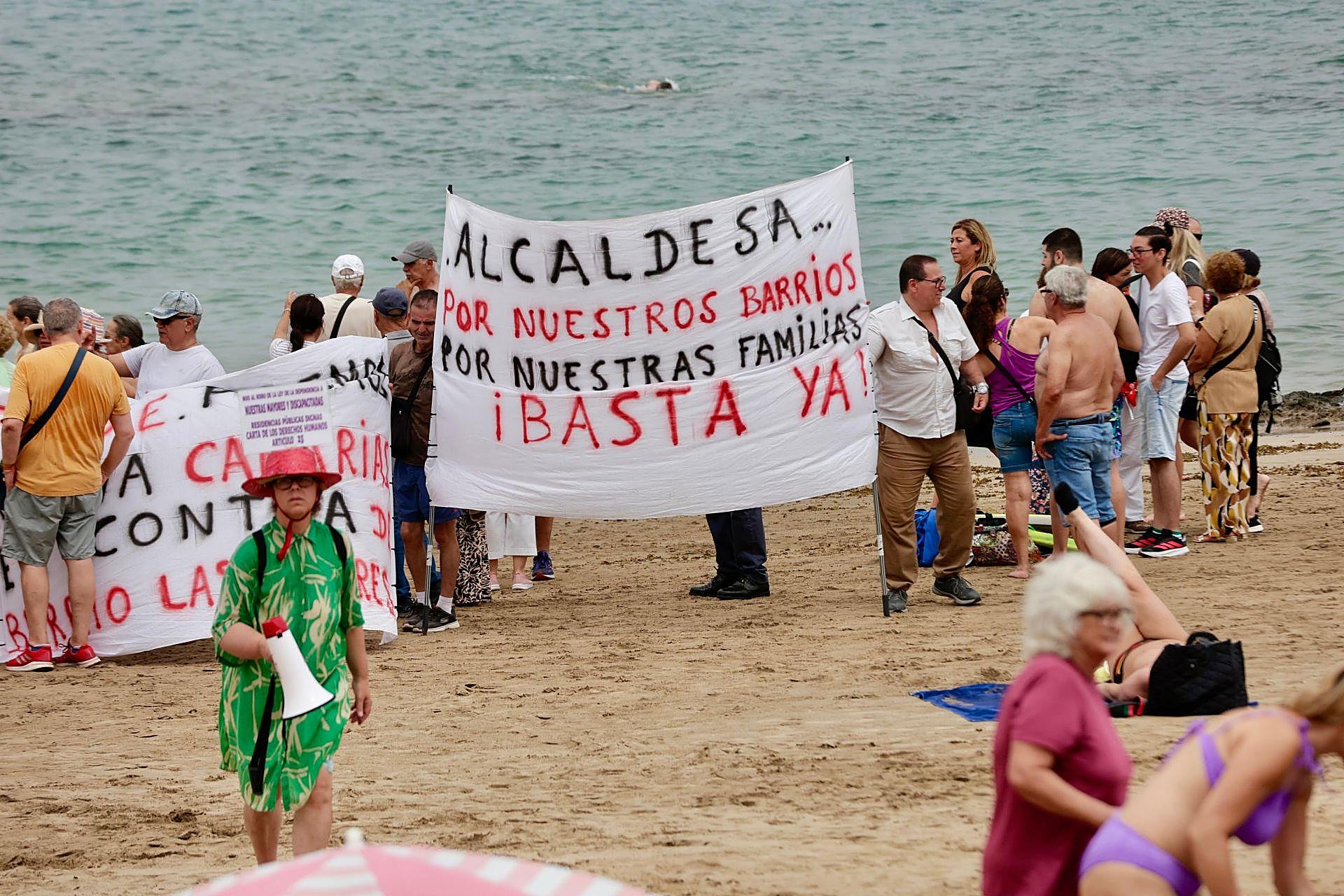 Las Torres hace visible su indignación en Las Canteras