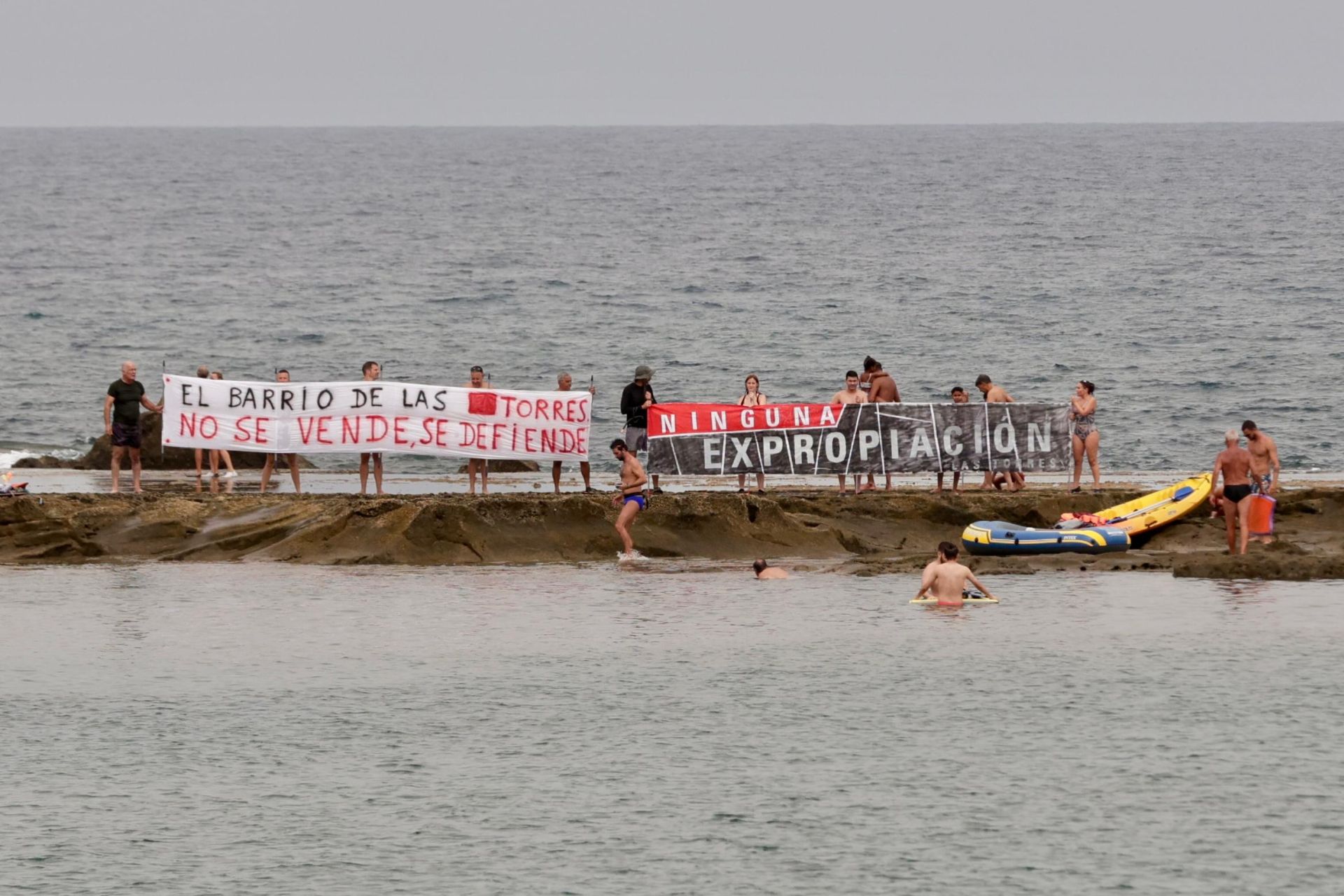 Las Torres hace visible su indignación en Las Canteras