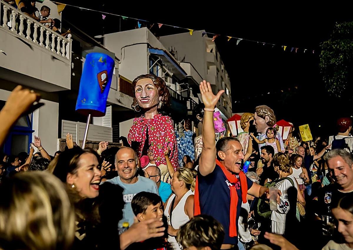 Imagen secundaria 1 - La Retreta de Puerto de Las Nieves despide con baile las fiestas en Agaete