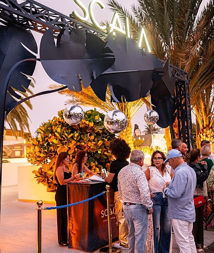 Imagen secundaria 2 - La Fiesta Revive los 80s en Sala Scala reúne a más de 400 personas en una noche inolvidable de música, sorpresas y diversión