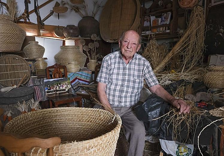 Juanito Ramírez, artesano e Hijo Predilecto de Santa Lucía.