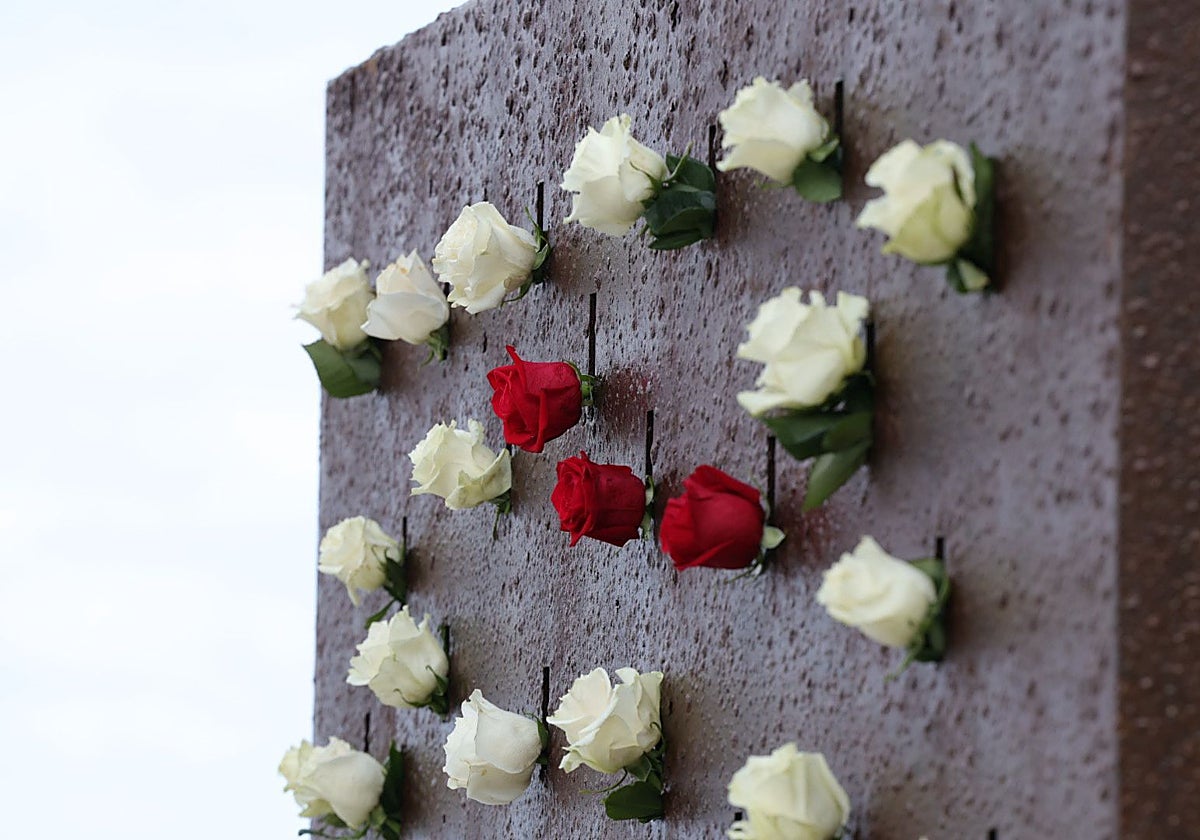 17 años de lágrimas por las víctimas del JK5022