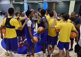 Imagen del Granca antes de comenzar el primer entrenamiento de la temporada.