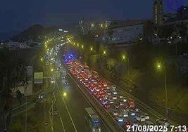 Imagen de las retenciones por el accidente en la TF-5.