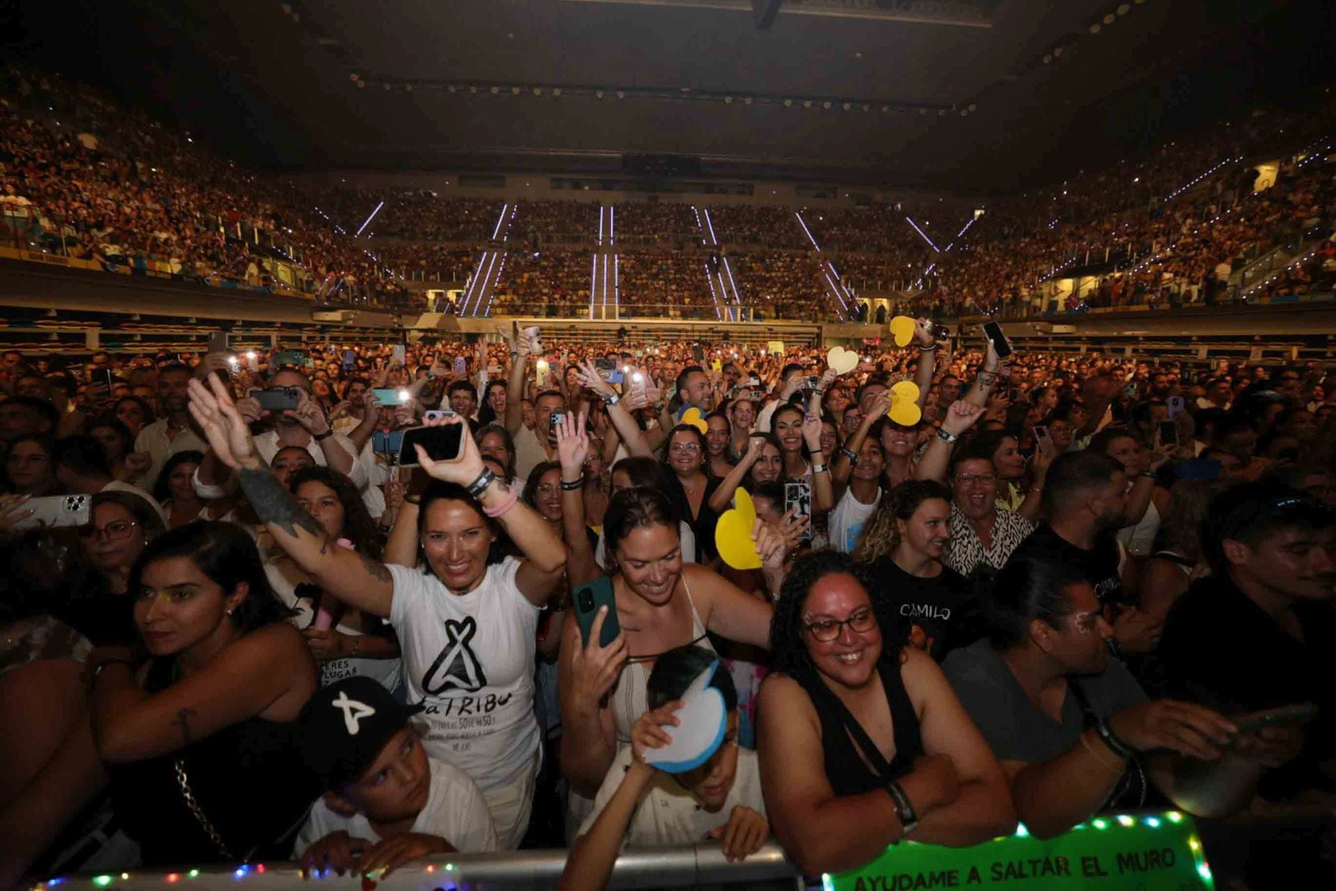 Camilo conquista a &#039;La Tribu&#039; en el Gran Canaria Arena
