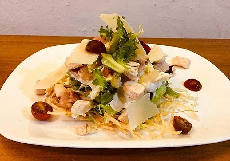 Ensalada variada del bar «La Coqueta»