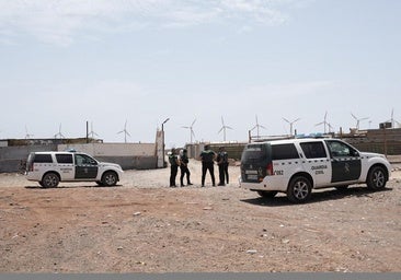 Macrooperación de la Guardia Civil para notificar a los residentes en el asentamiento de Bahía de Formas