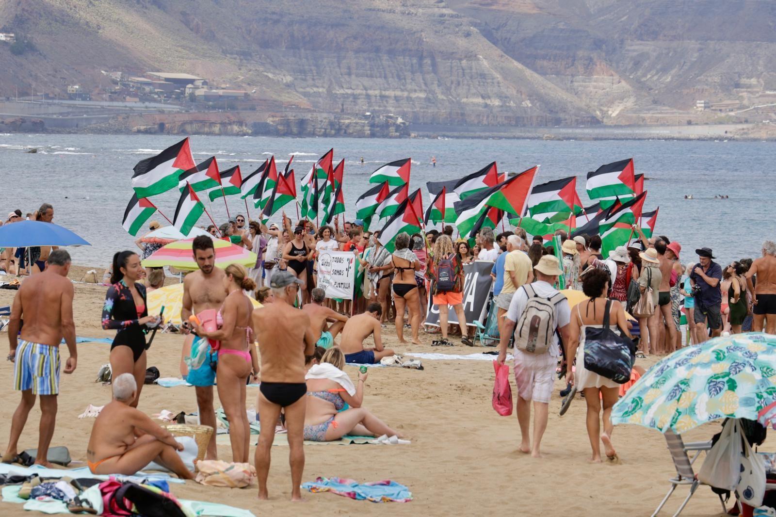 Concentración en favor de Palestina con la acción «Mójate por Gaza»
