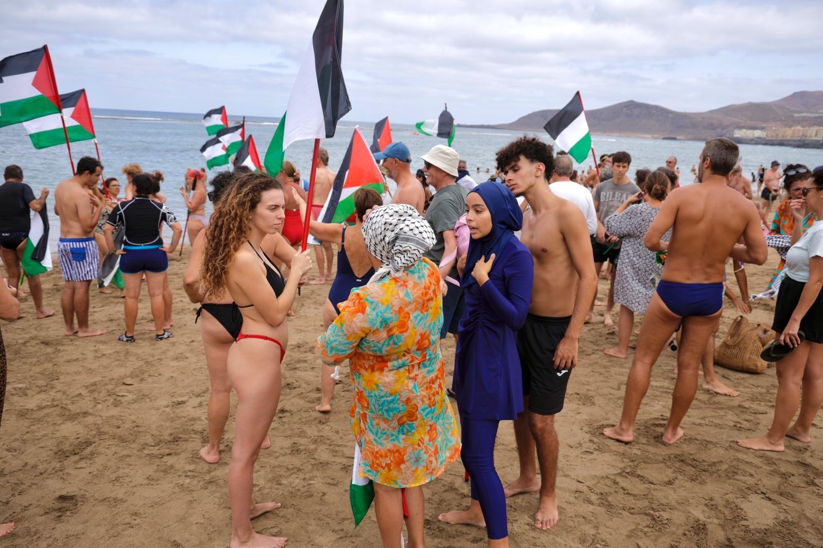 Concentración en favor de Palestina con la acción «Mójate por Gaza»