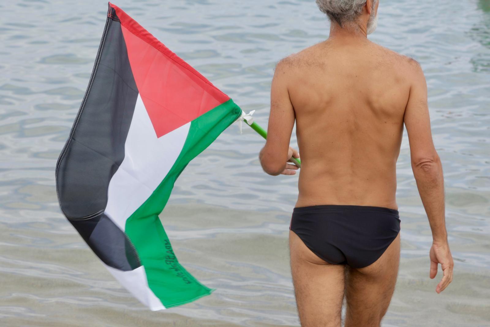 Concentración en favor de Palestina con la acción «Mójate por Gaza»