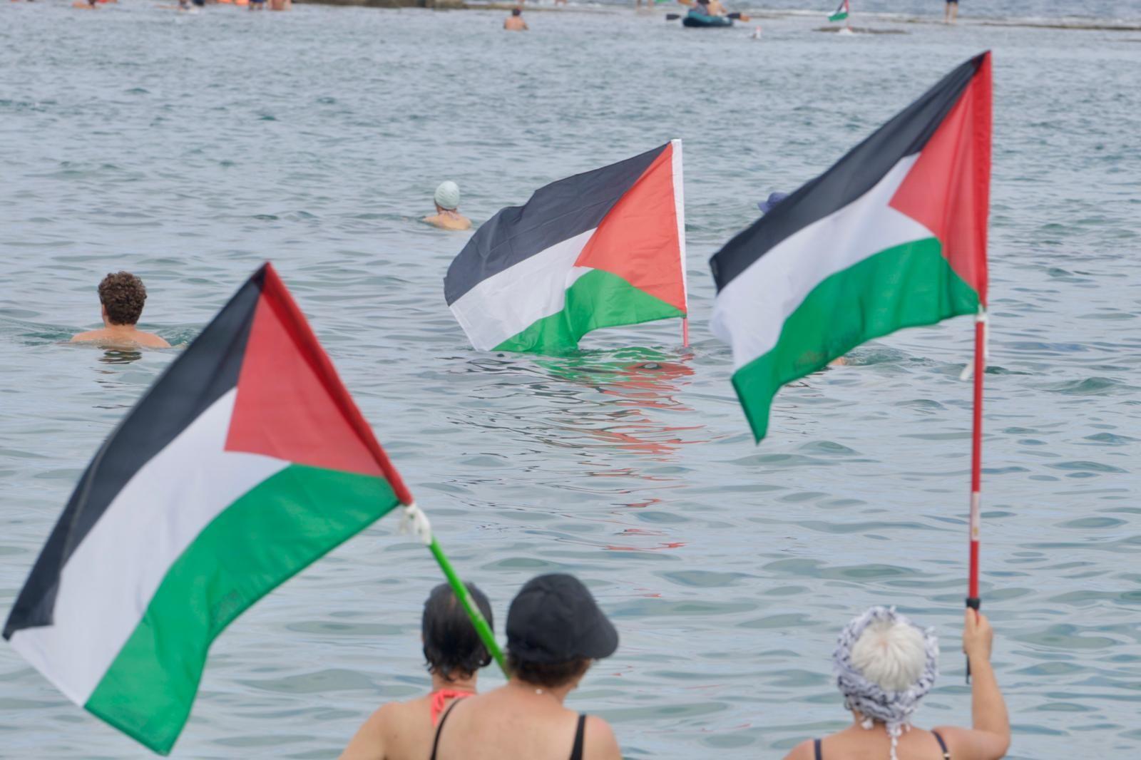 Concentración en favor de Palestina con la acción «Mójate por Gaza»