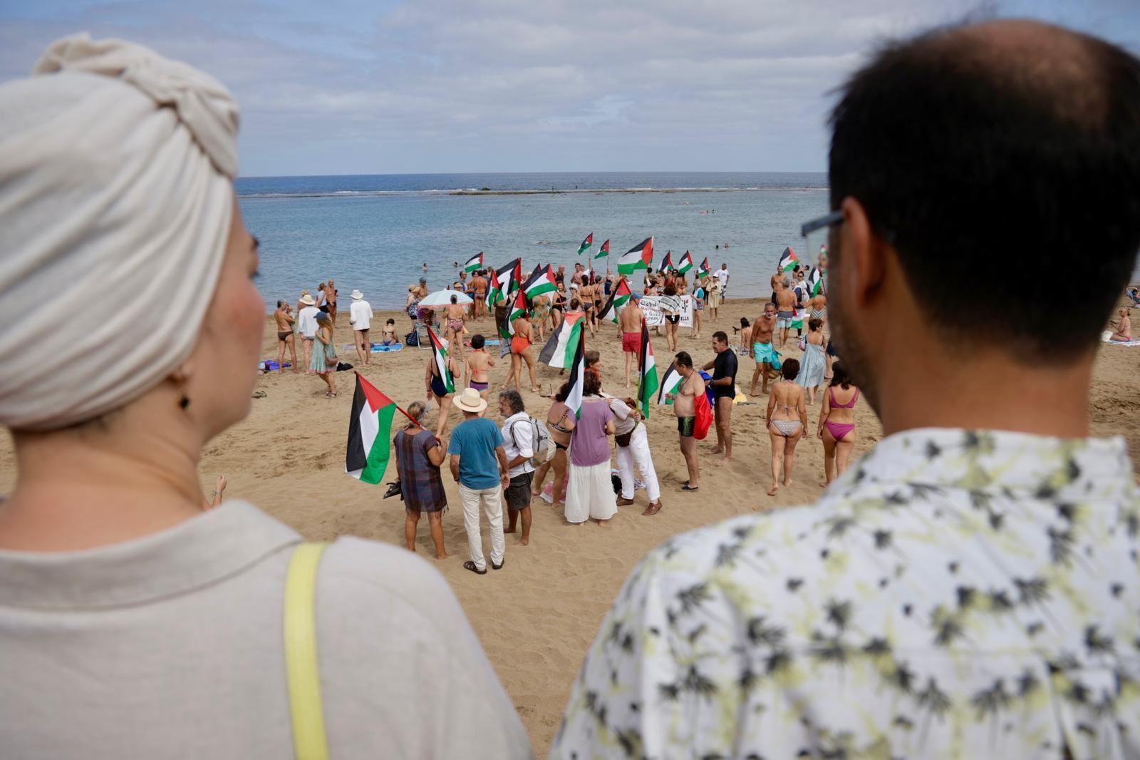 Concentración en favor de Palestina con la acción «Mójate por Gaza»