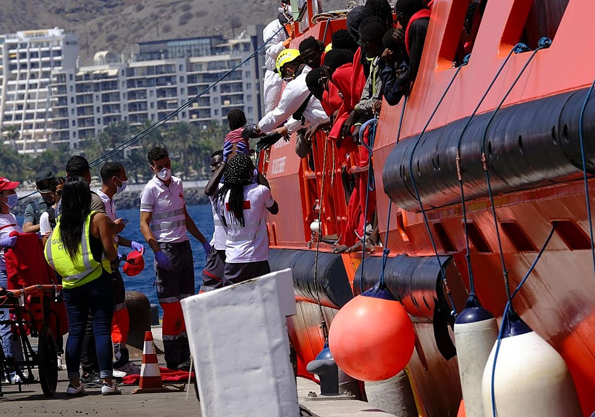 Imagen principal - Imágenes del desembarco en Arguineguín.