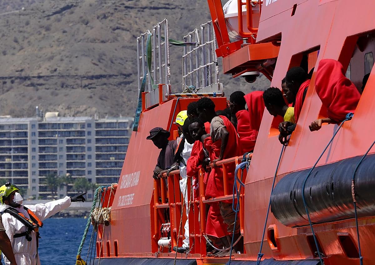 Imagen secundaria 1 - Imágenes del desembarco en Arguineguín.