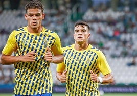 Cedeño y Ale García, en el calentamiento previo al último partido disputado por la UD: el 1-3 en Córdoba.