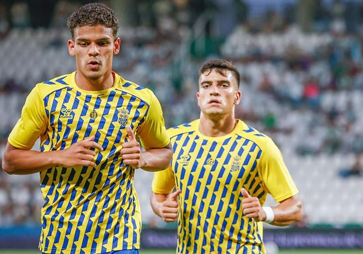 Cedeño y Ale García, en el calentamiento previo al último partido disputado por la UD: el 1-3 en Córdoba.