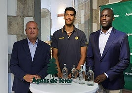 De izquierda a derecha: José Agustín Arencibia, Louis Labeyrie y Sitapha Savané.