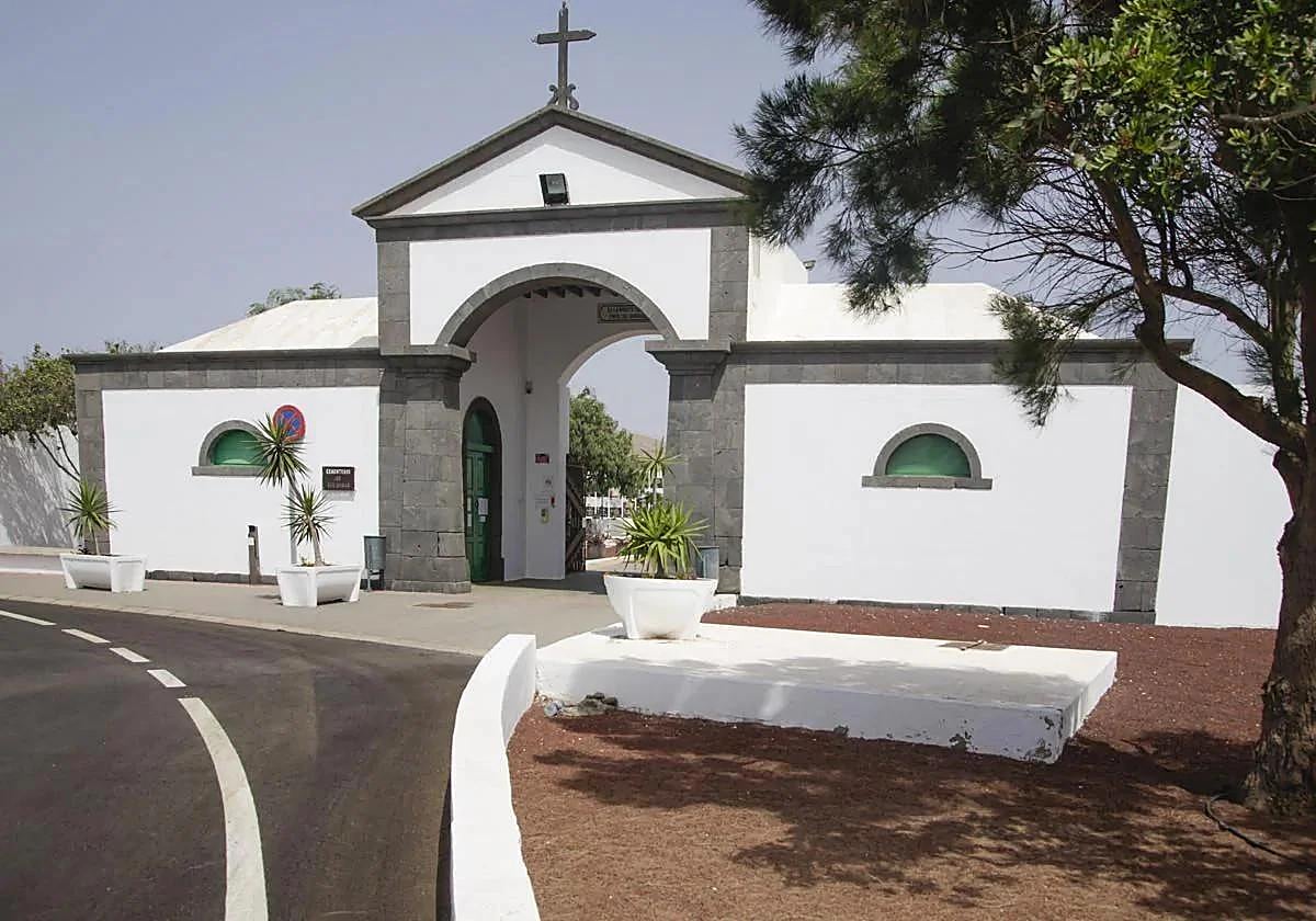 Exterior del cementerio de Arrecife.