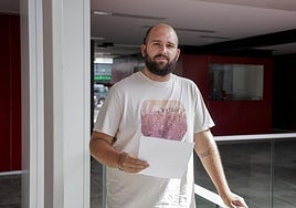 Ismael Gil, padre de dos de los niños afectados, en las instalaciones de CANARIAS7 para hacer pública su denuncia.