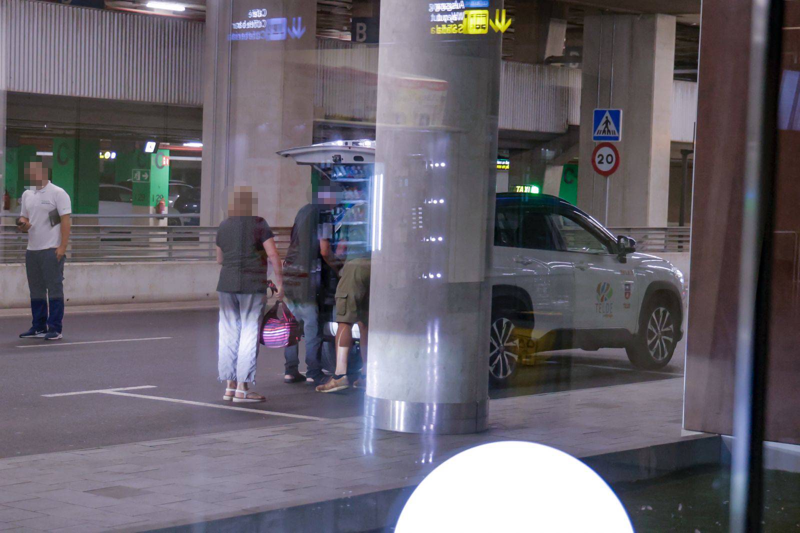 Personas sin techo buscan cobijo en el Aeropuerto de Gran Canaria