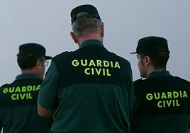 Imagen de archivo de tres guardias civiles.