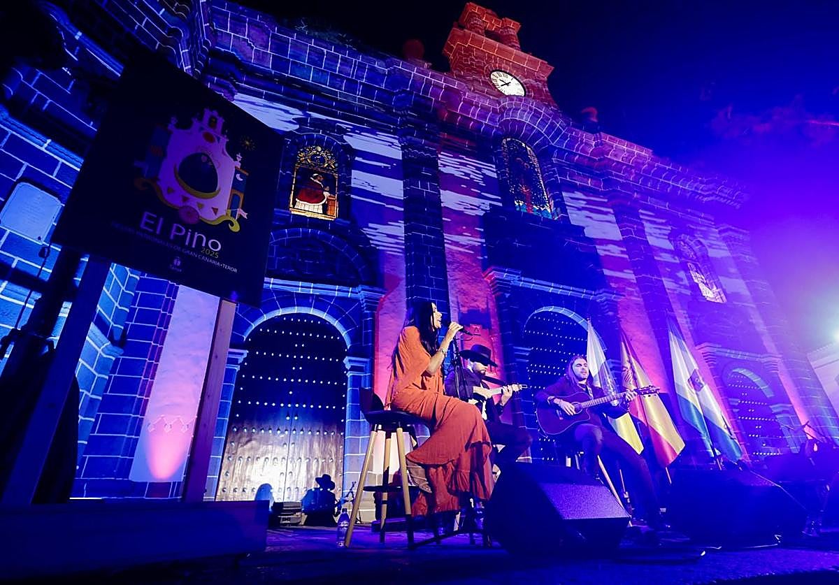 Raquel del Rosario interpretó dos canciones de su nuevo disco dentro del pregón.