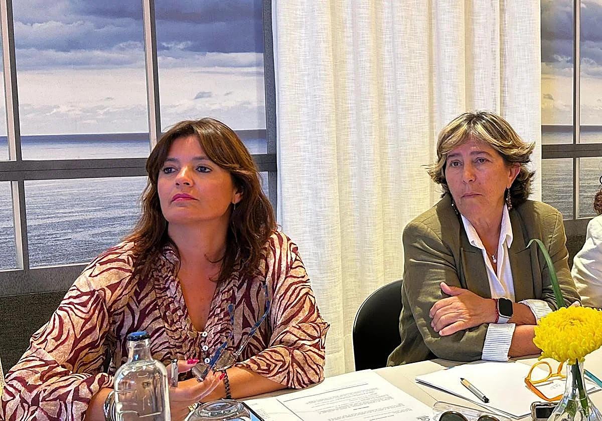 Olivia Duque, alcaldesa; y Rita Hernández, titular de Turismo.