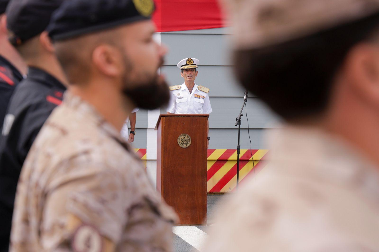 Abrazos y emociones en la despedida del Buque Rayo