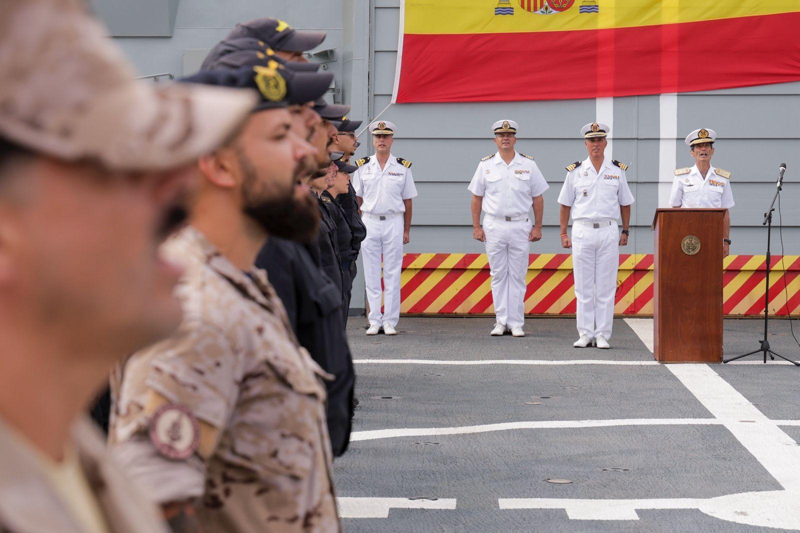 Abrazos y emociones en la despedida del Buque Rayo