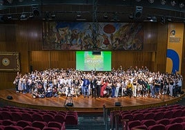 Foto de familia junto al alumnado de movilidad.