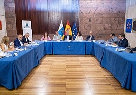 Canarias «luchará con uñas y dientes» por una quita de la deuda y una financiación «que no discrimine»