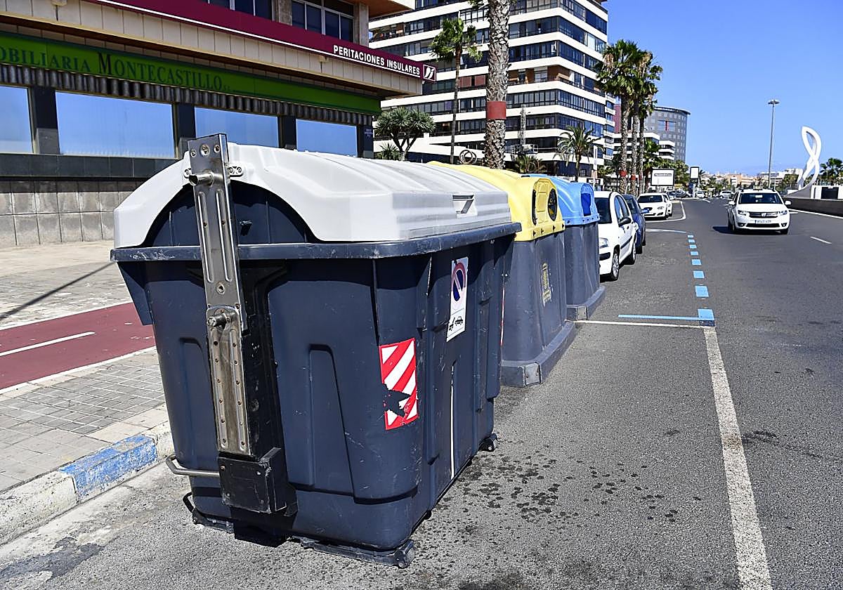 Contenedores de basura en Las Palmas de Gran Canaria.