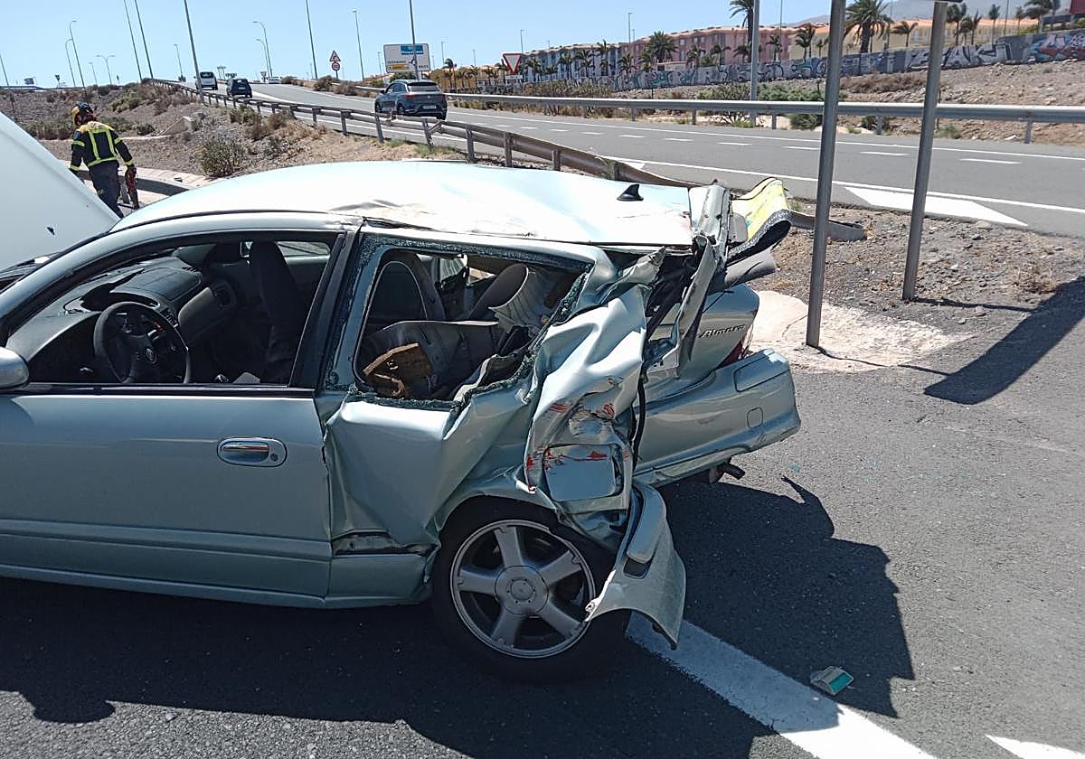 Imagen de como quedó el turismo tras el accidente.