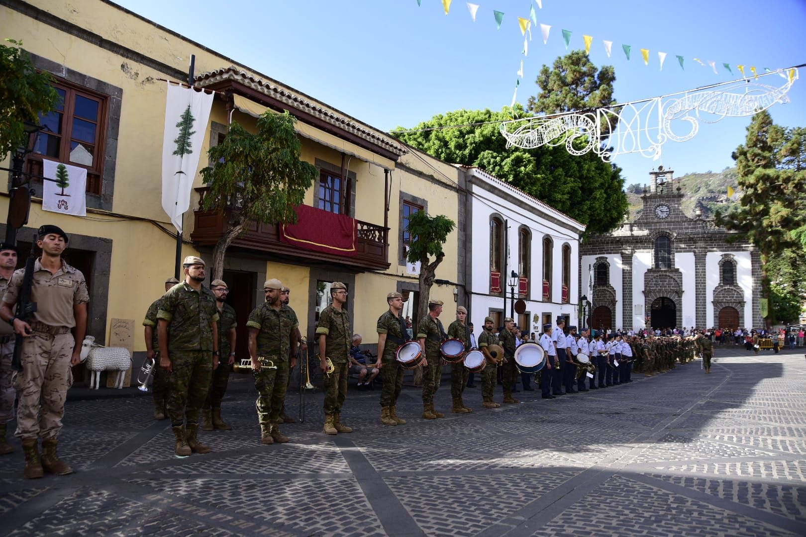El Ejército de Tierra ensaya el desfile que protagonizará en Teror