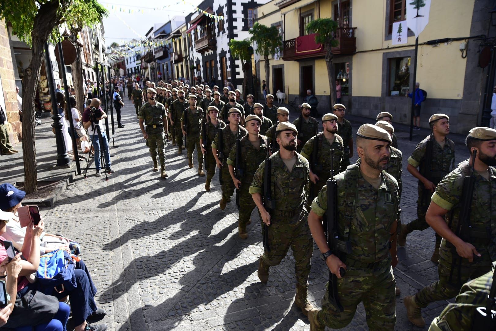 El Ejército de Tierra ensaya el desfile que protagonizará en Teror