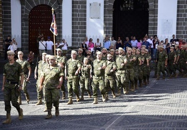 Teror acoge el ensayo del desfile militar del Día del Pino