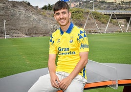El jugador Manu Fuster con la camiseta del conjunto amarillo.